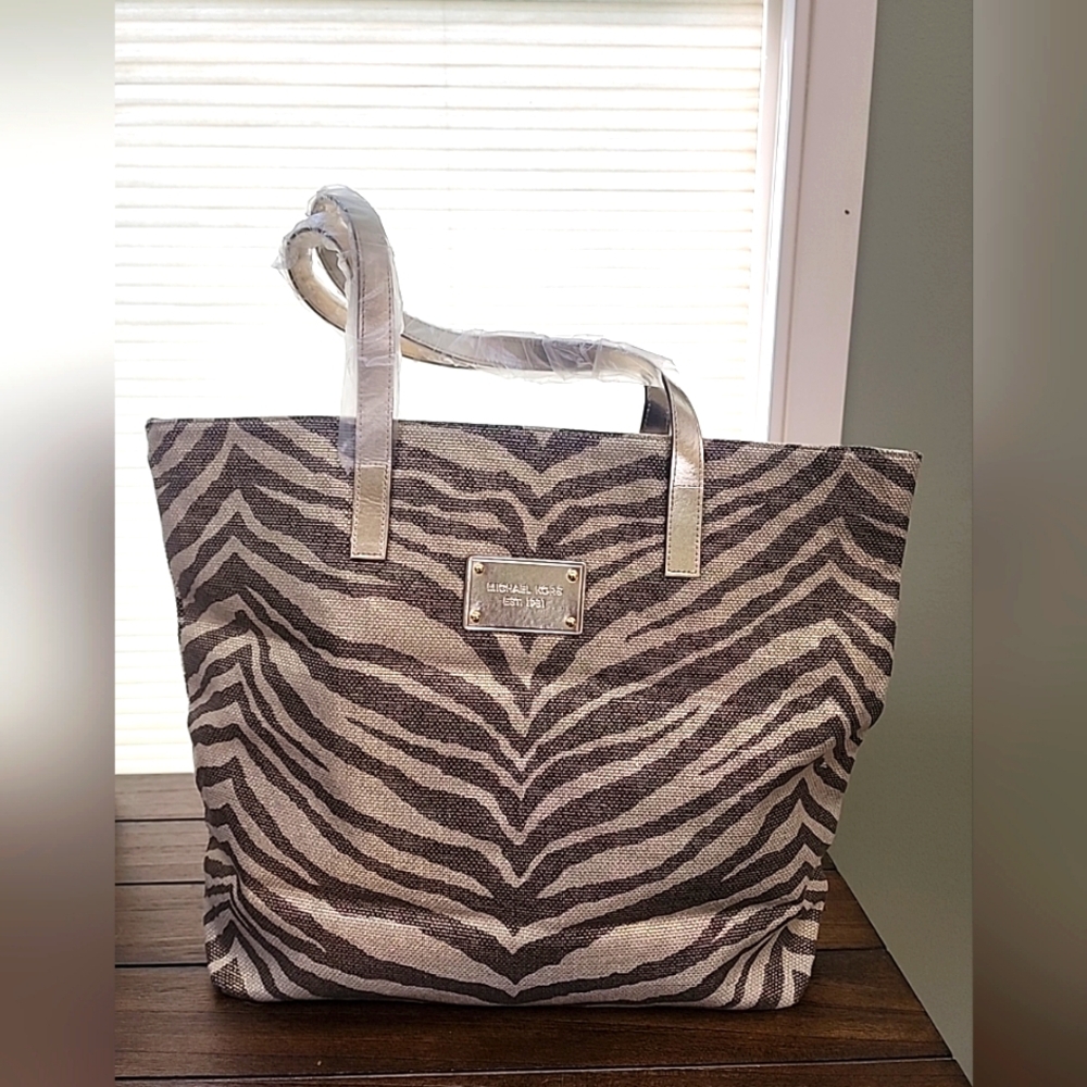 NWT Glamorous Michael Kors Beauty Tote Bag